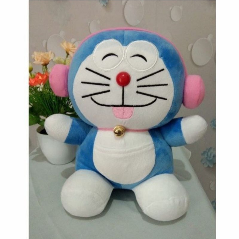 Boneka Doraemon lucu pake headshet