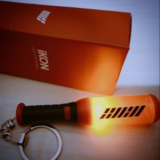 iKON Lightstick Konbat Keyring