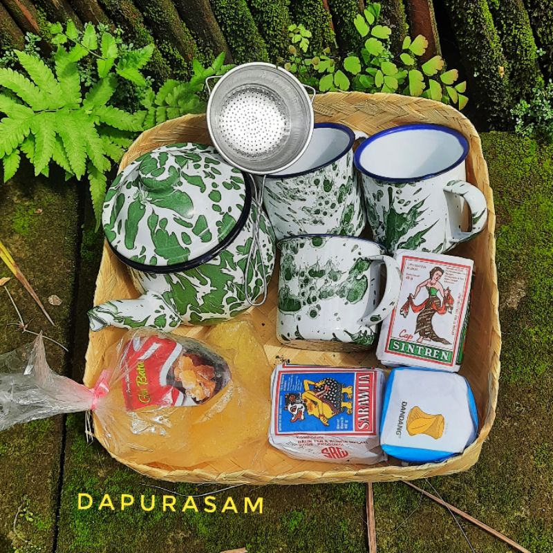 

Paket Hampers Besek 6 (teko blirik enamel gula batu) parcel lebaran pernikaha wisuda