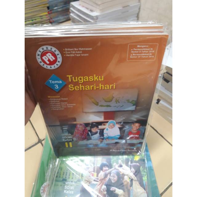 BUKU PR TEMATIK KELAS 2 TEMA 3 TUGASKU SEHARI HARI INTAN PARIWARA