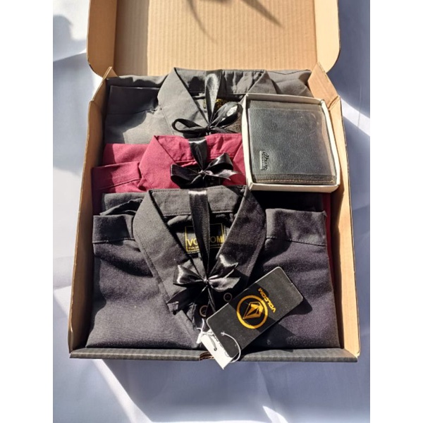 

Hampers Premium 3 Kemeja Dan dompet, Kado Ulang tahun pria,gift box cowo,kado guru,ayah