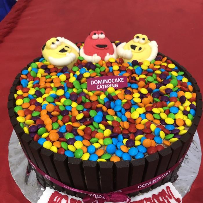 

Kue ulang tahun / kue ulangtahun anak / M&M cake / Coklat Caca Ori dan Paling Laris