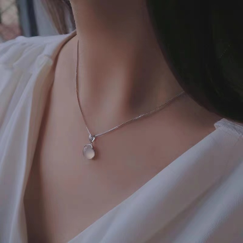 Kalung Liontin Giok Imitasi Bentuk Bulat Bahan s925 Silver