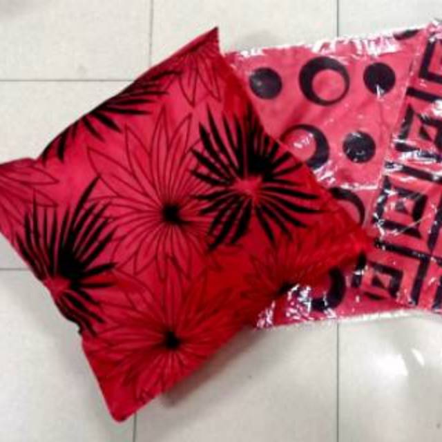 SARUNG BANTAL SATEN MERAH MOTIF