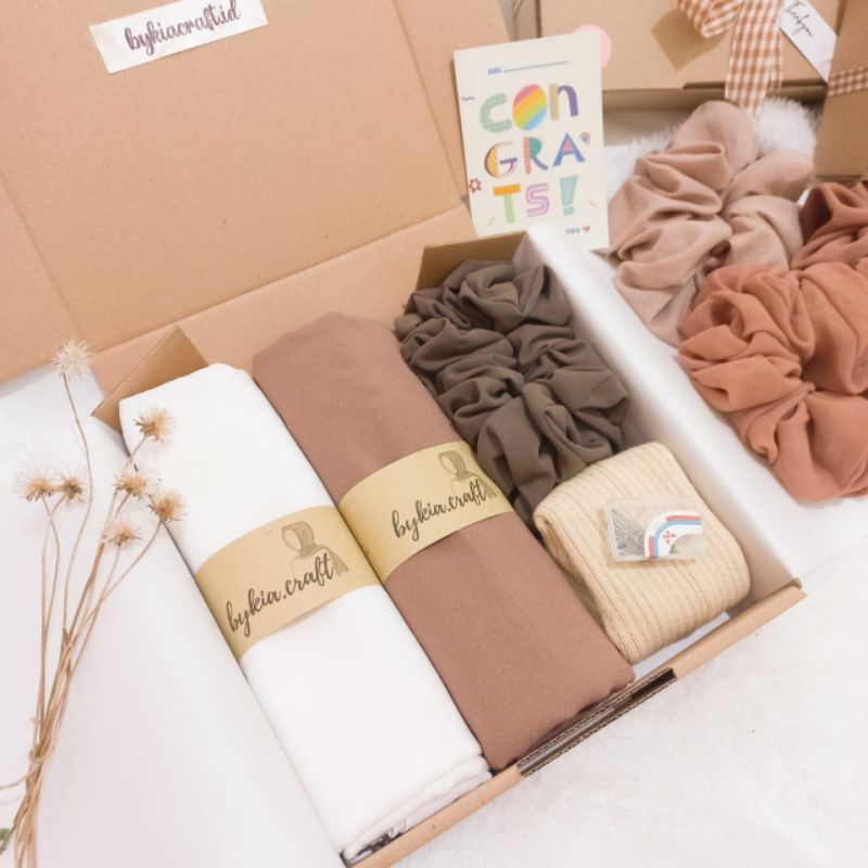 GIFT BOX HIJAB PASHMINA KADO WISUDA/KADO PERNIKAHAN/KADO ULANG TAHUN