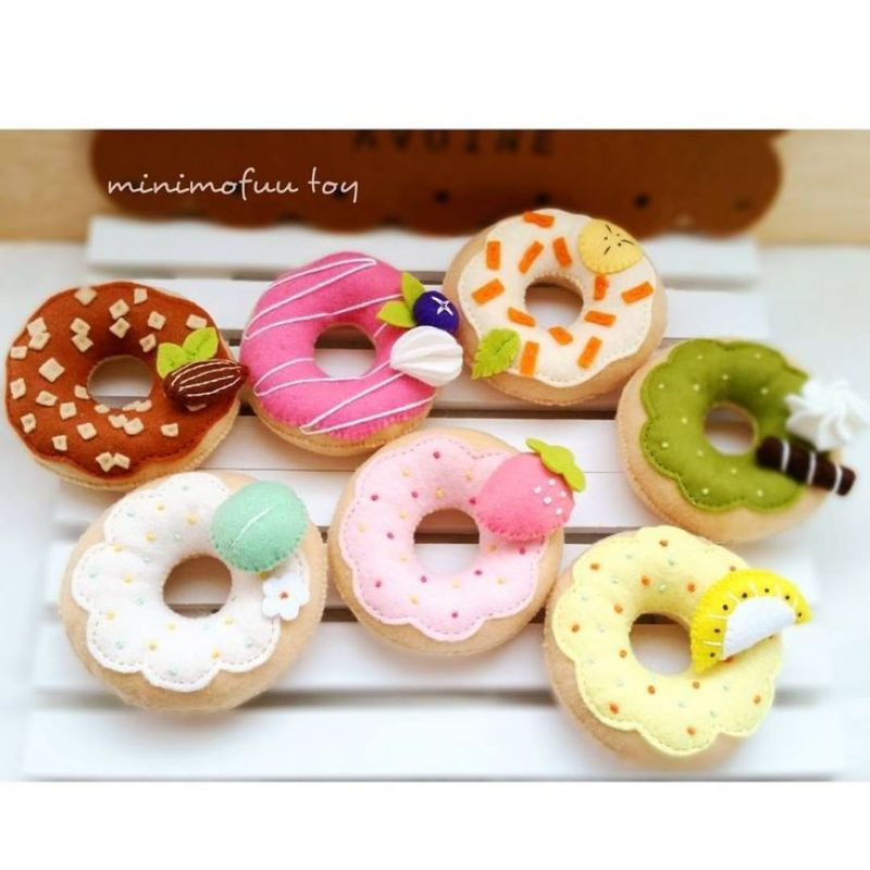 donat flanel /replika makanan /gantungan kunci flanel /souvenir flanel /mainan edukasi