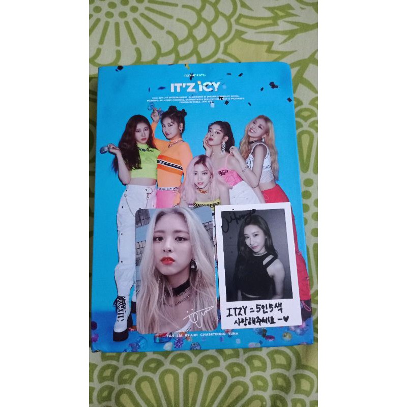 album itzy icy photocard yuna sign polaroid chaeryoung