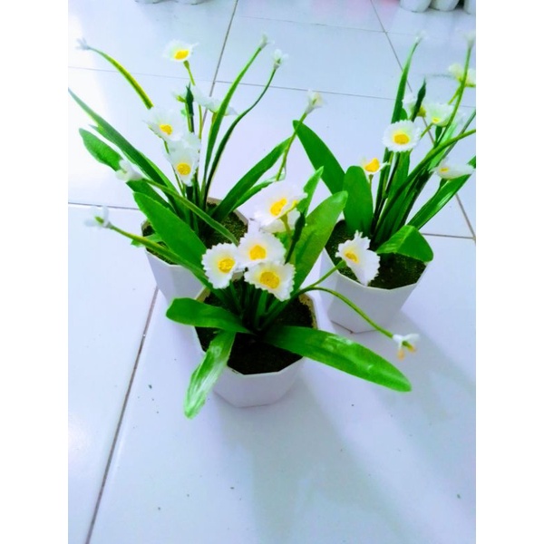 BUNGA MATAHARI HIAS PLASTIK DECORASI RUANGAN/BUNGA HIAS PLASTIK ARTIFICIAL/BUNGA HIAS PLUS POTNYA