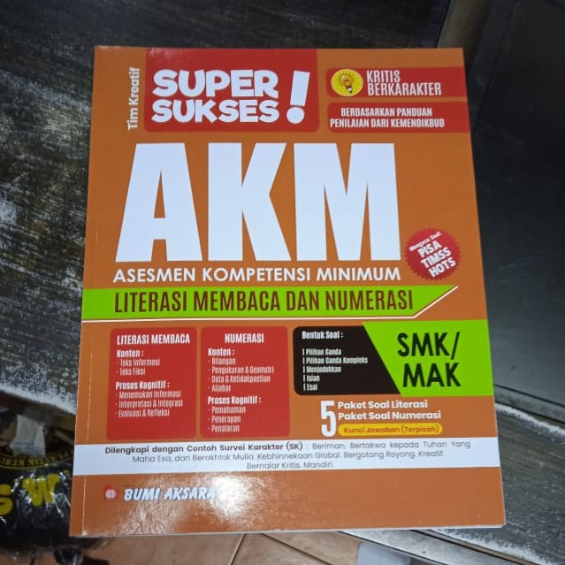 Super Sukses AKM + Kunci SMK  - Bumi Aksara