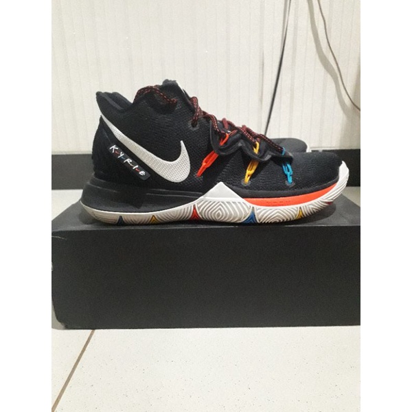 Nike Kyrie 5 Friends