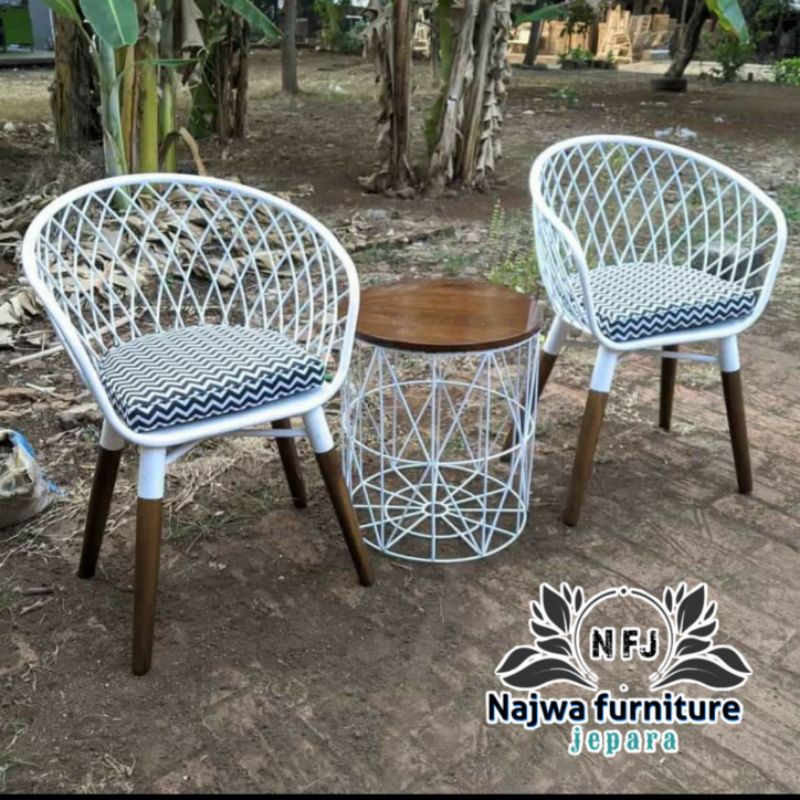 KURSI TERAS KURSI BESI KOMBINASI KAYU