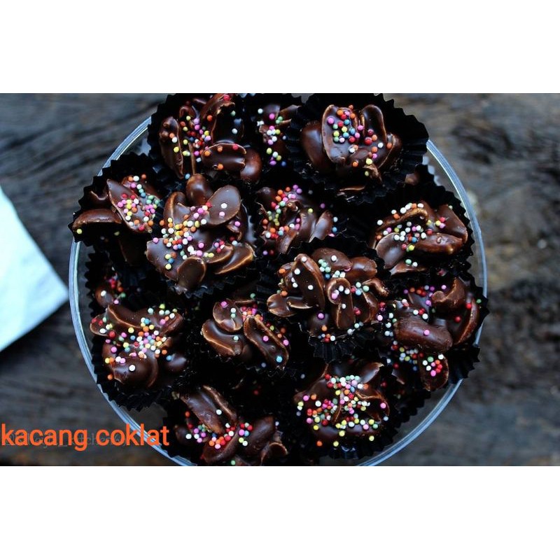 

coklat kacang cemilan enak