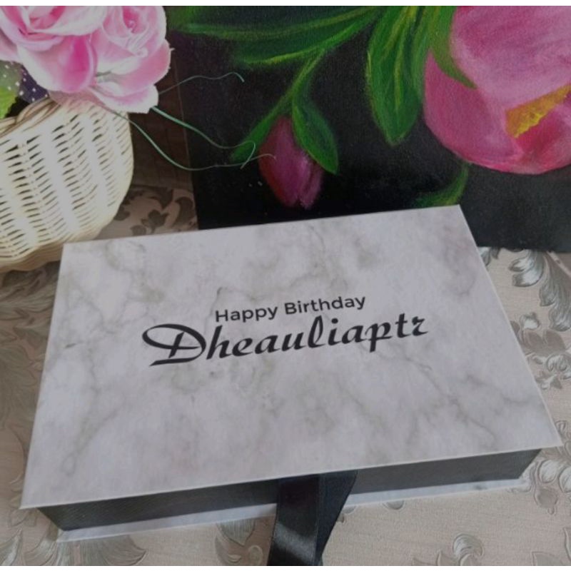 

KOTAK KADO POLOS/HARD BOX LAMINASI UK 30X20X8