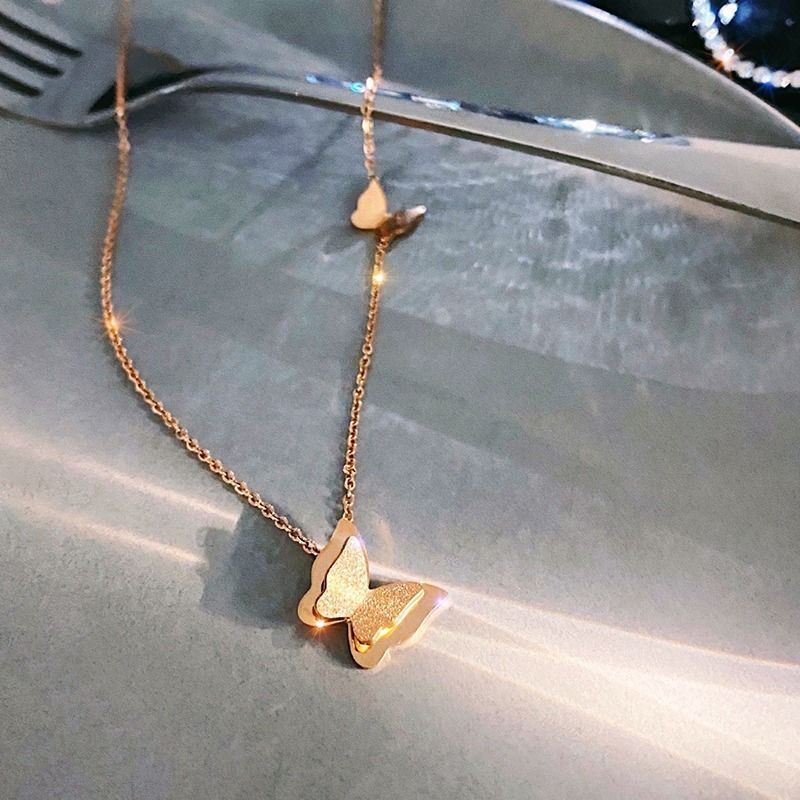 Kalung Titanium Wanita Anti Karat Liontin Kupu Lapis Emas 18K Korea Perhiasan