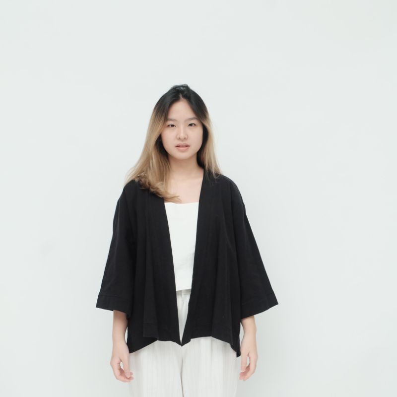 TOB YURI OUTER WANITA-Black