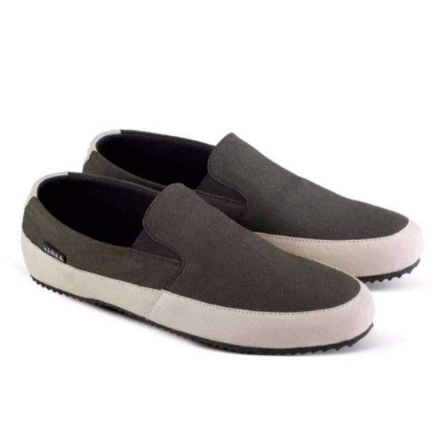 Sepatu Slip on Pria "VARKA"