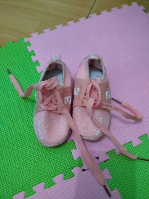 Sepatu LED anak