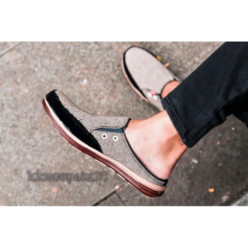 Sepatu Casual Pria Slip On Kickers Bustong