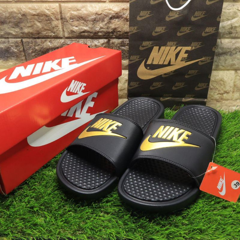 Sandal Slop Unisex Nike Bennasi-Hitam Script GOLD