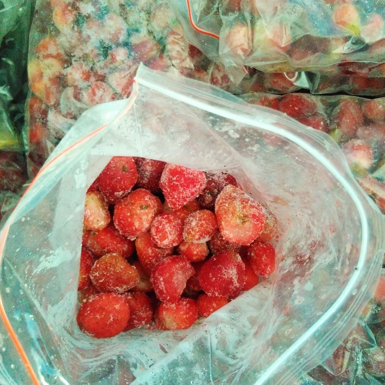 

Strawberry Beku Asli Frozen 1 kilogram