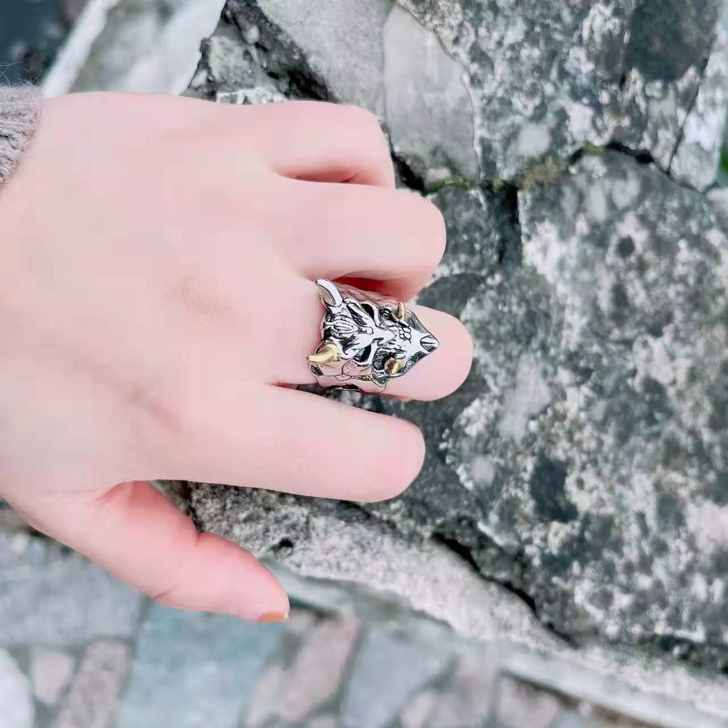 Cincin Bentuk Kepala Hewan Bahan Stainless Steel Gaya Punk Rock Untuk Pria