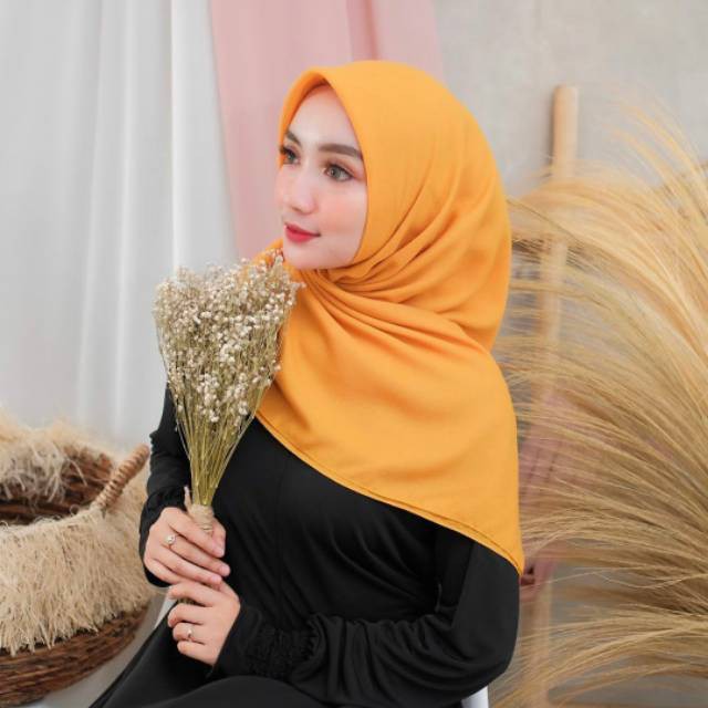 HIJAB SEGI 4 POLYCOTTON / BELLA SQUARE PINGGIR NECI