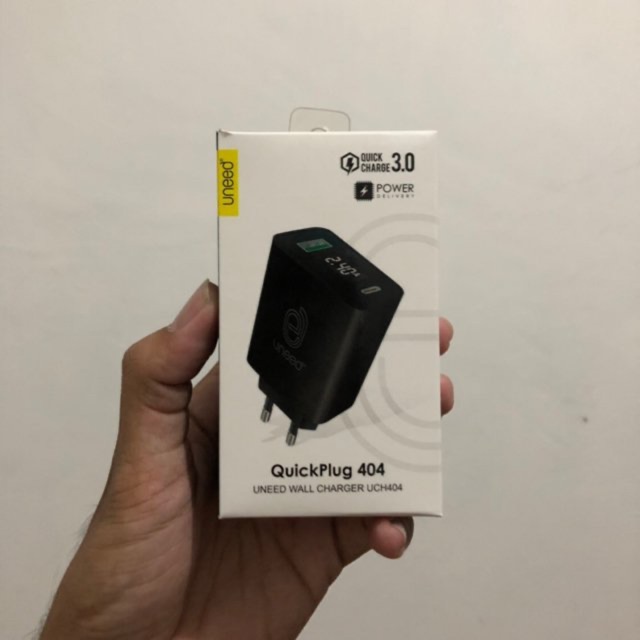 Charger Uneed uch404
