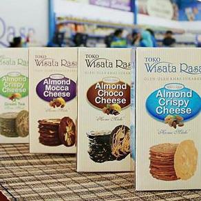 

almond crispy wisata rasa surabaya plus buble wrap dan kardus