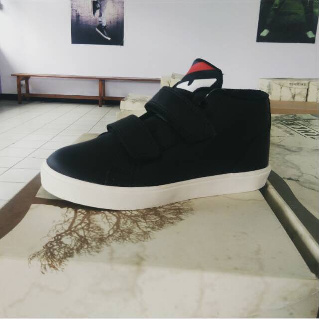 Sepatu TOMKINS GNOMES