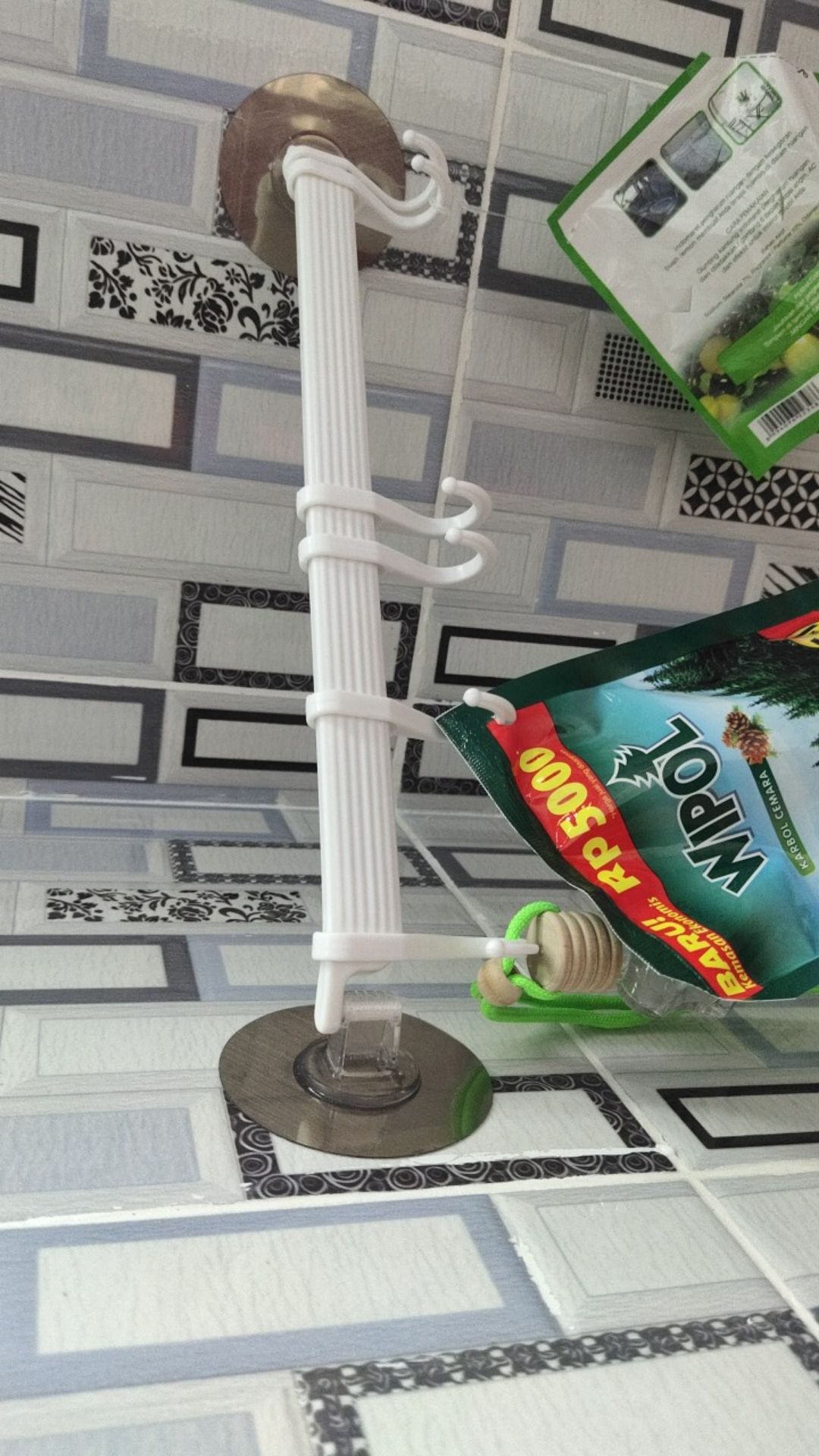 Gantungan Tempel Alat Dapur Serbaguna 6 Kait