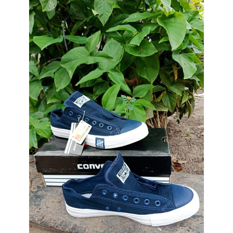 Sepatu Converse petir