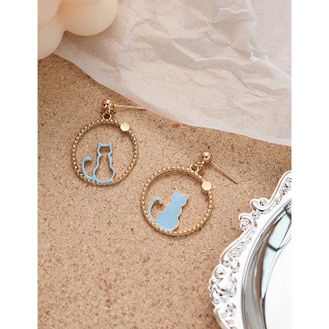 LRC Anting Tusuk Fashion Cat Asymmetric Animal Pierced Alloy Earrings  K04147