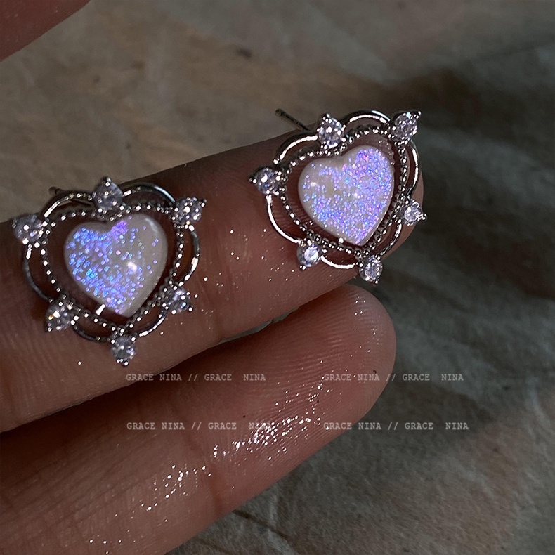 Anting Bentuk Hati Bahan Zirkon Aksen Kristal Gaya Retro Untuk Wanita