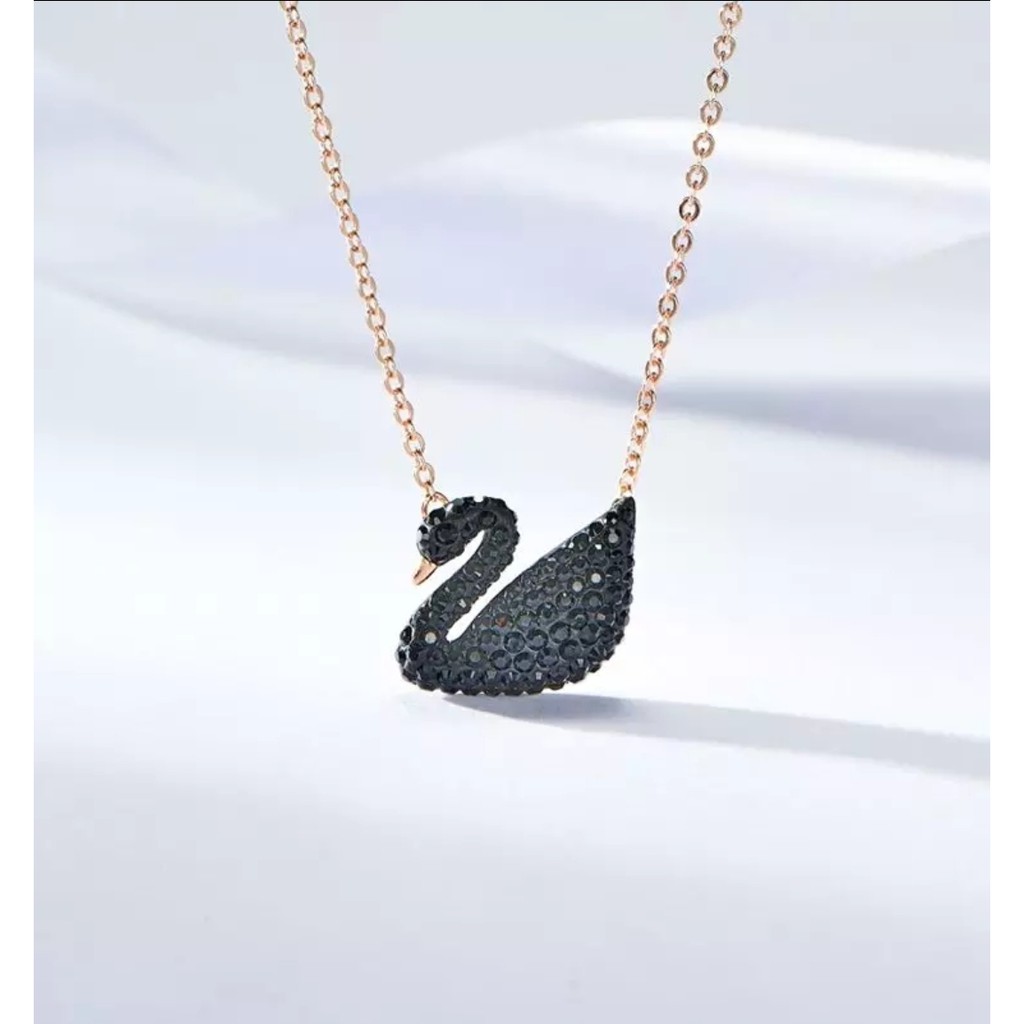 Kalung Titanium Swan Hitam dan Putih Kristal Dengan Rantai Rosegold, Gold dan Silver