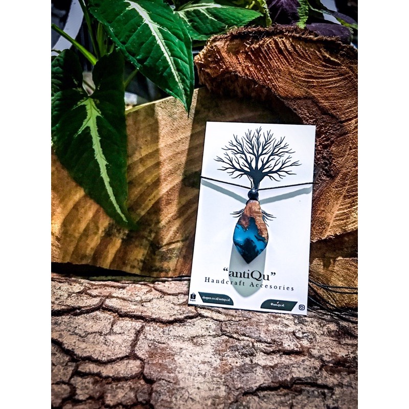 Kalung/Liontin Kayu dan Resin Glow In the Dark