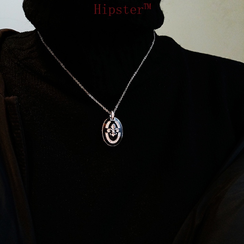 New Hot Sale Diamond Knight Medal Cross Crown Necklace