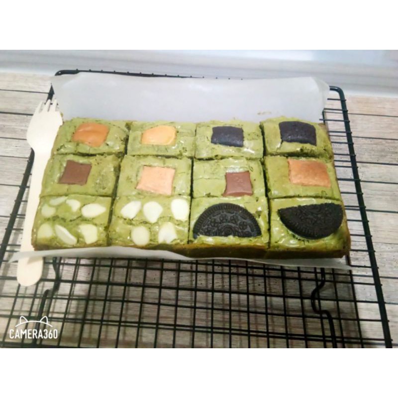 

Brogie size M Brownies Green tea (Matcha) - Brownies Sekat Balikpapan