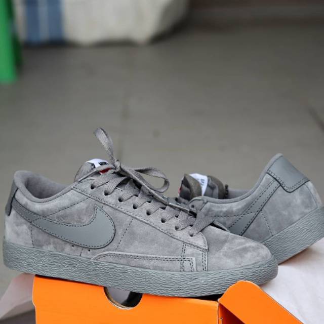 SNEAKERS - Nike Blazer Low Triple Grey Color