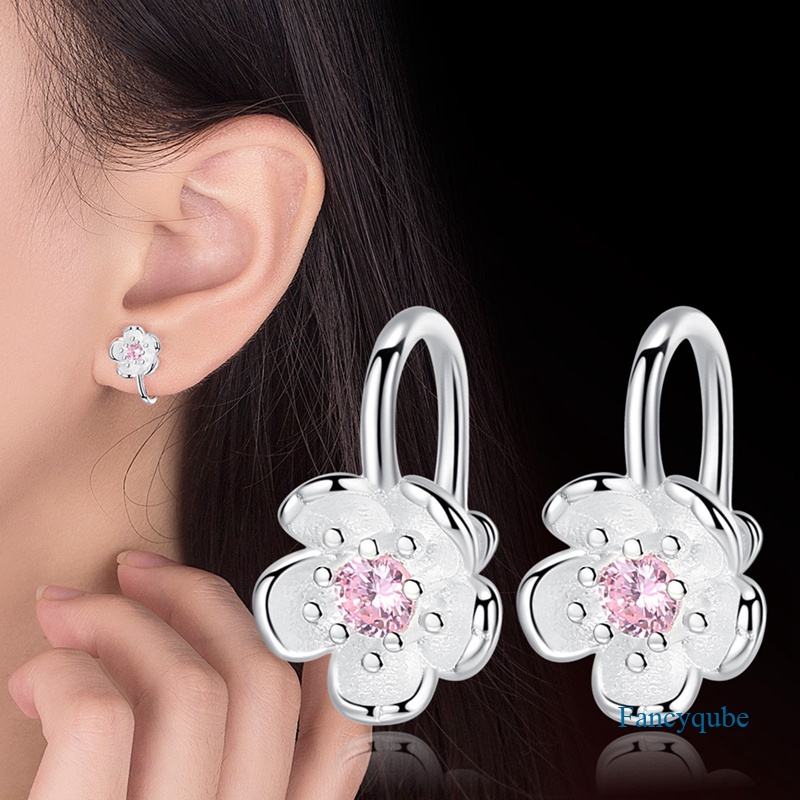 Anting Stud Kristal Bentuk Bunga Sakura Warna Silver Untuk Wanita