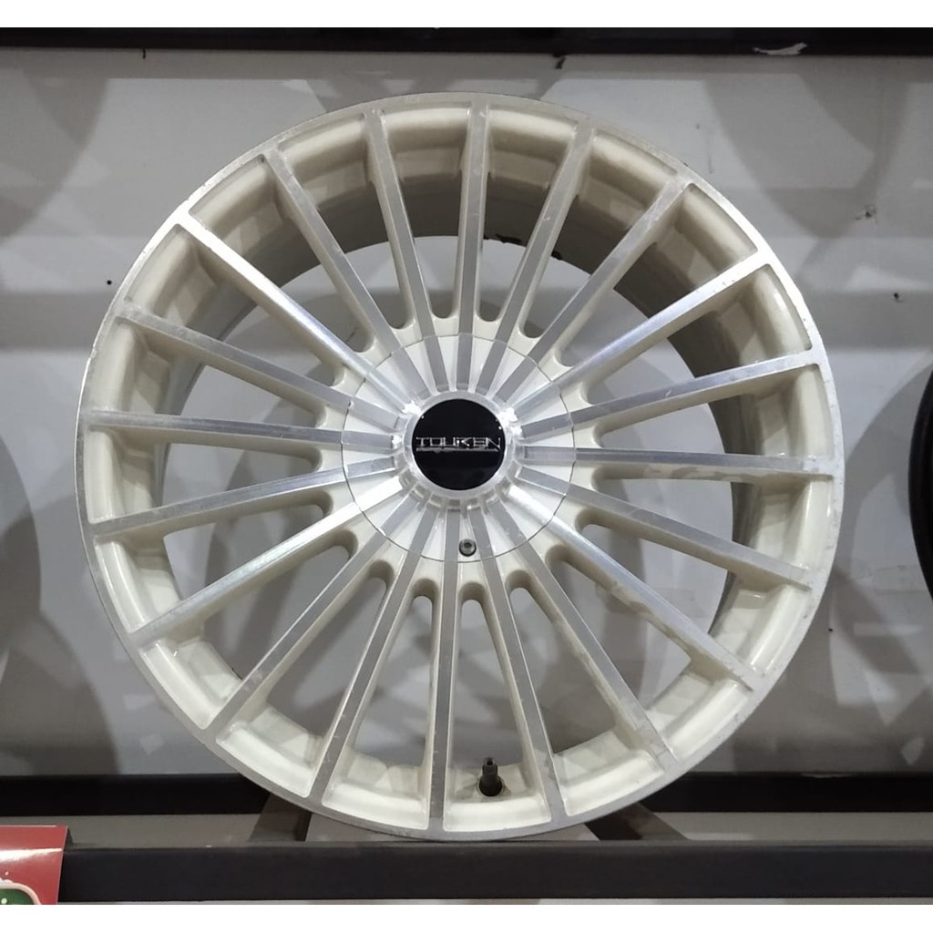 Velg Mobil Bekas TOUREN Ring 18X7,5 Pcd 8X100/114,3 ET45 WHIT