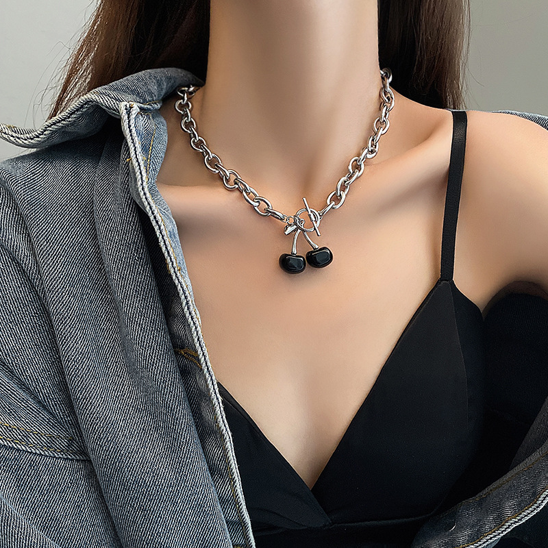 YEEZII Kalung Rantai Klavikula Desain Beruang Hati Cherry Warna Hitam Bahan Perak Gaya Korea Untuk Wanita