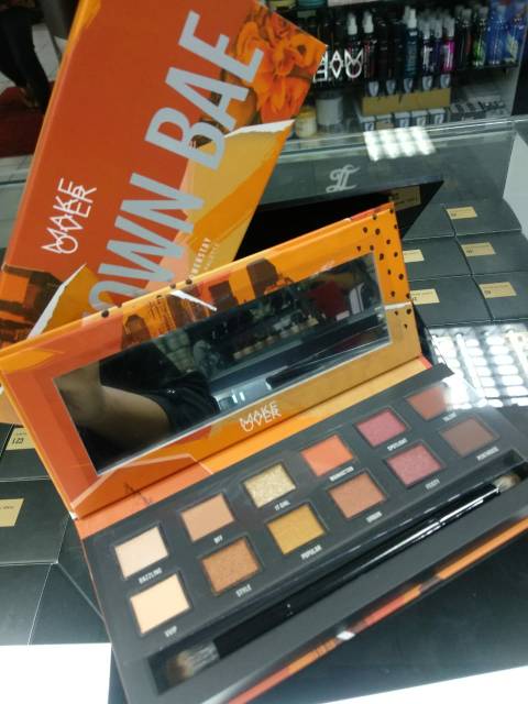 Make Over Powerstay eyeshadow palette