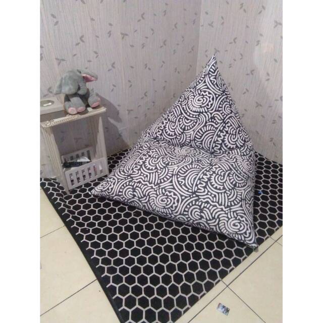 Bean bag triangle size L