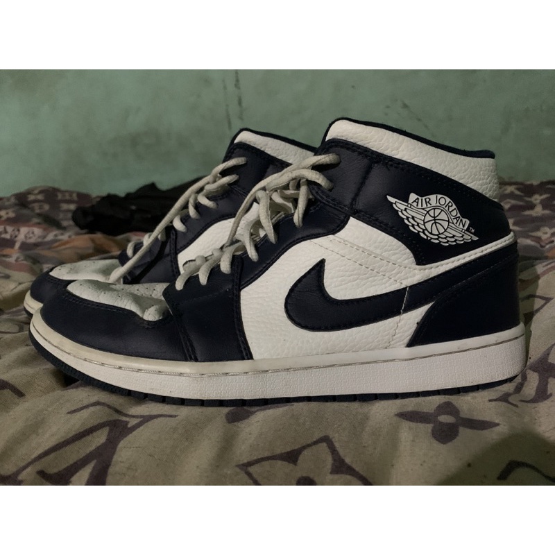 Jordan 1 Mid white metallic