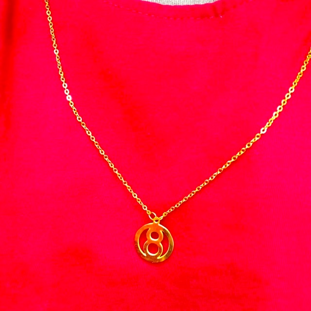 Kalung titanium, angka 8 angka keberuntungan
