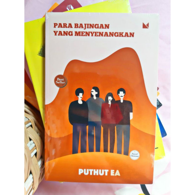 BUKU NOVEL PARA BAJINGAN YANG MENYENANGKAN