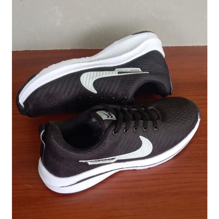 sepatu sneakers nike zoom black white sneakers nike zoom hitam putih