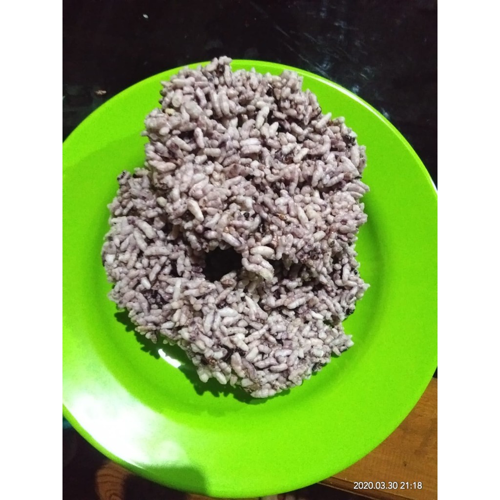 

18keping kerupuk mentah /kerupuk khas sunda indonesia / rengginanng hitam / kerupuk ketan hitam asli