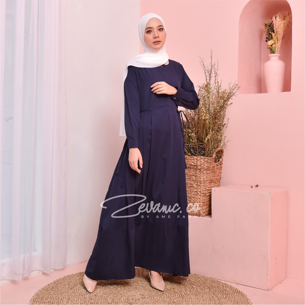 Amelia Maxi Dress Polos Casual Daily Dengan Aksen Ruffle Dan Belt Ikat Pinggang Di Samping Gunakan Produk Original Premiun By ZEVANIC.CO-5