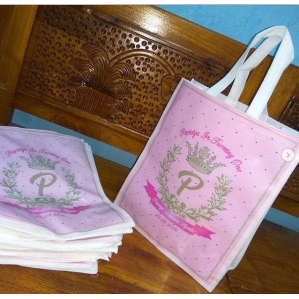 

lnkshop Tas Spunbond murah Souvenir goodie Bag ukuran 24x10x30